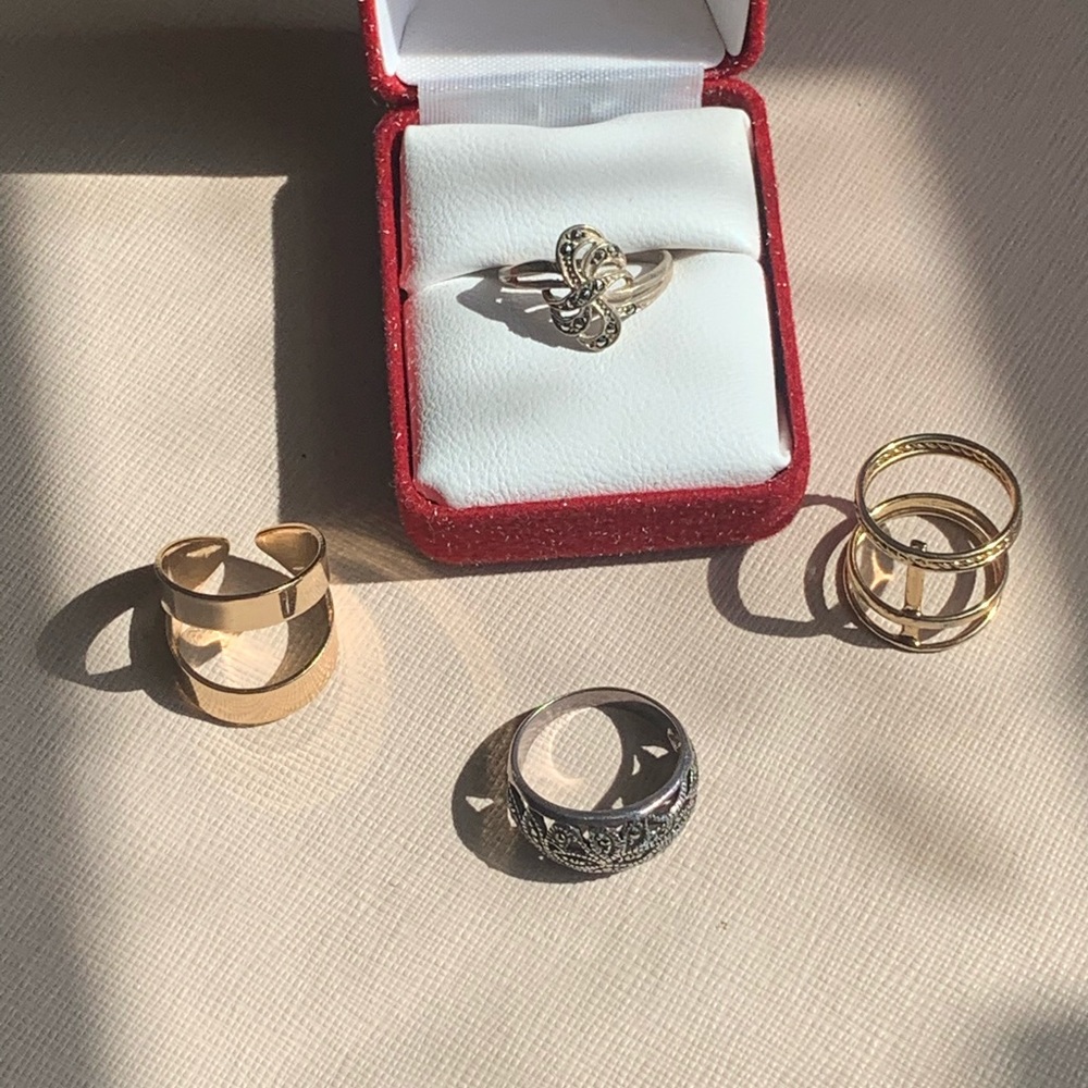 Lot of 4rings (2 of rings are 925 silver )